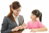 Thuê gia sư chuyên tiếng anh về nhà dạy hay cho con đi học tại trung tâm?